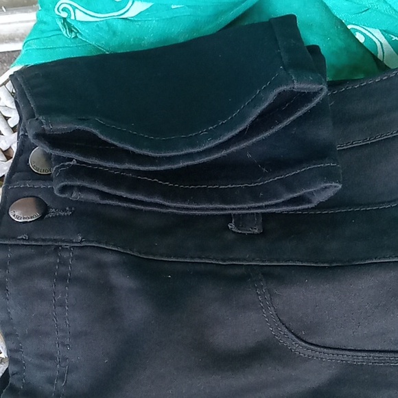 Black Stretchy Skinny pants - Picture 2 of 5